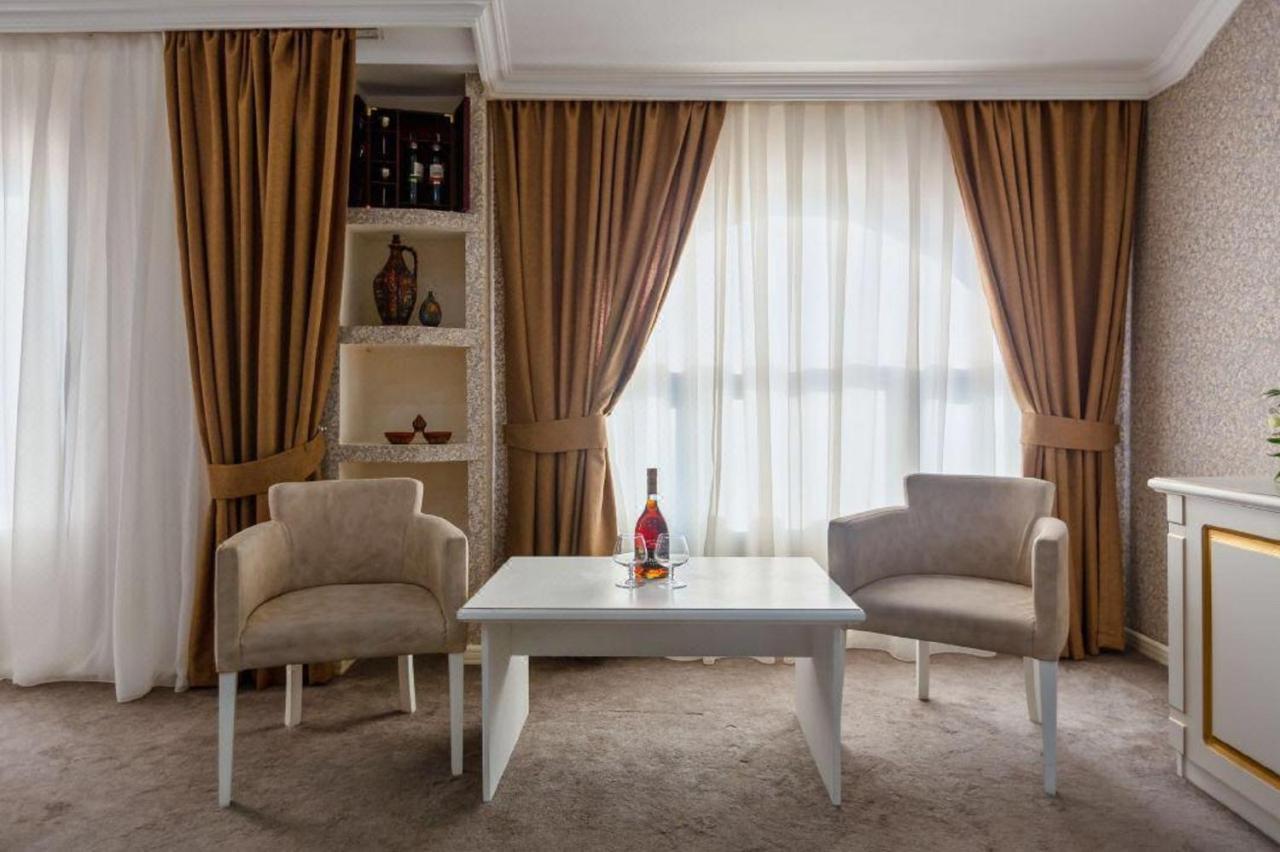 Maris Hotel Baku Exteriör bild