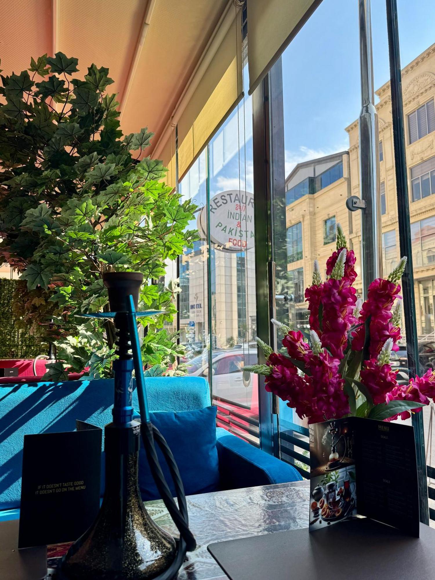 Maris Hotel Baku Exteriör bild
