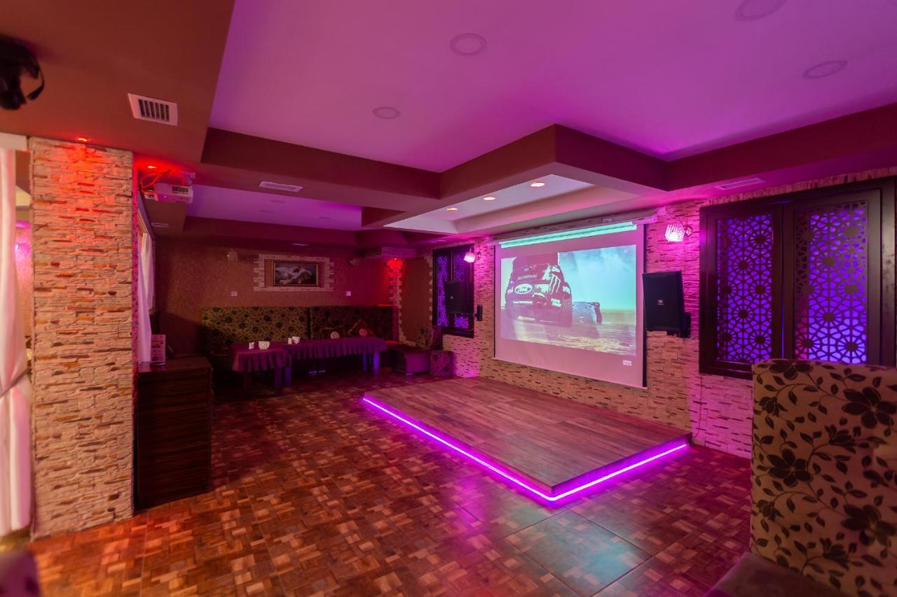 Maris Hotel Baku Exteriör bild